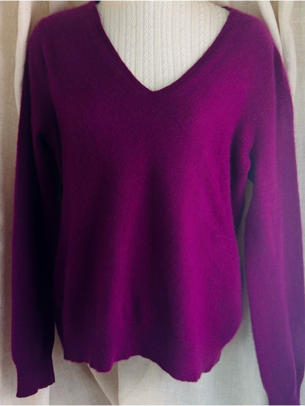 💜 Lord & Taylor 100% Cashmere Blackberry V-Neck Sweater • XL • Purple
